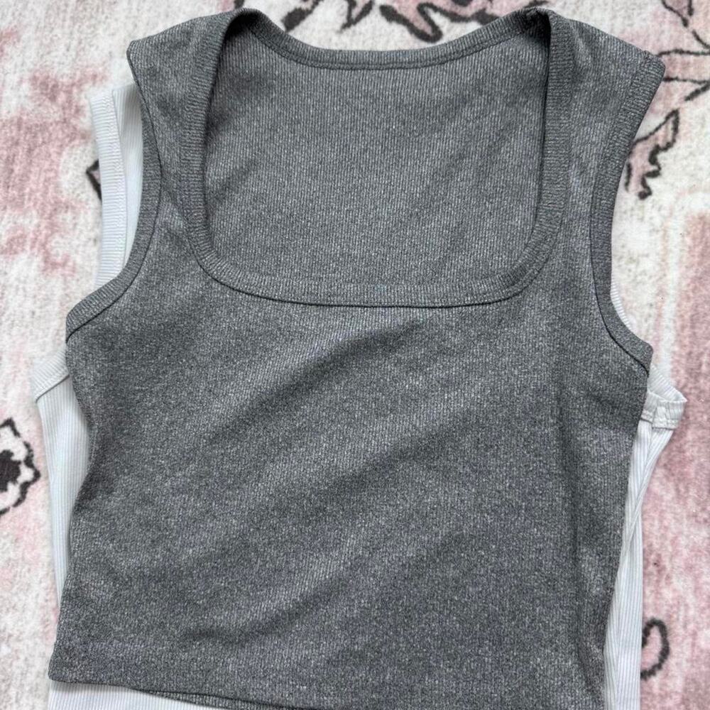 Gray white ribbed tank